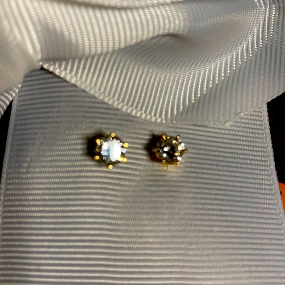 💥Diamond Stud Earrings💥14k YG - .75 pts tw; Make me an offer! Reduced from $950😎